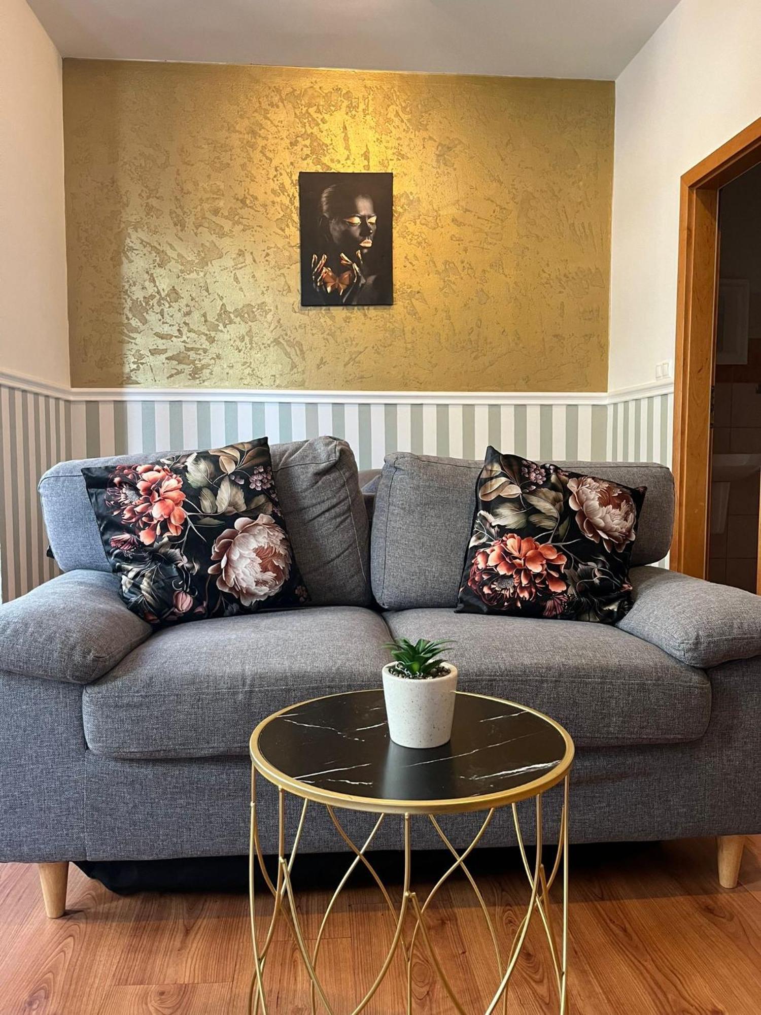 De Luxe 4 May Plaza Bratislava Dış mekan fotoğraf
